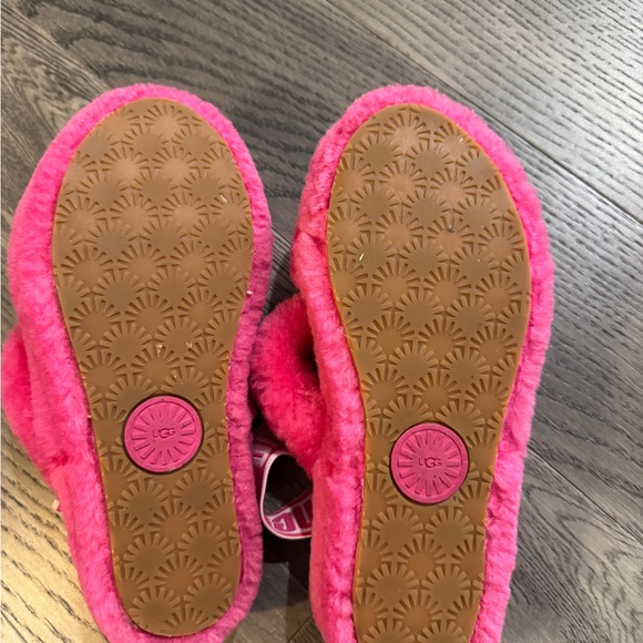 UGG Oh Yeah Pink Fluffy Sandals - Picture 4 of 4